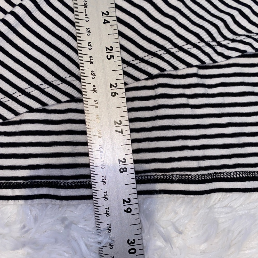 Chico's Weekends Tunic top Flattering stripe pattern Chicos Sz2 - Picture 5 of 6